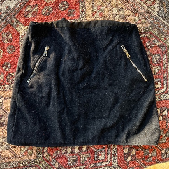 Black mini skirt - Picture 1 of 2